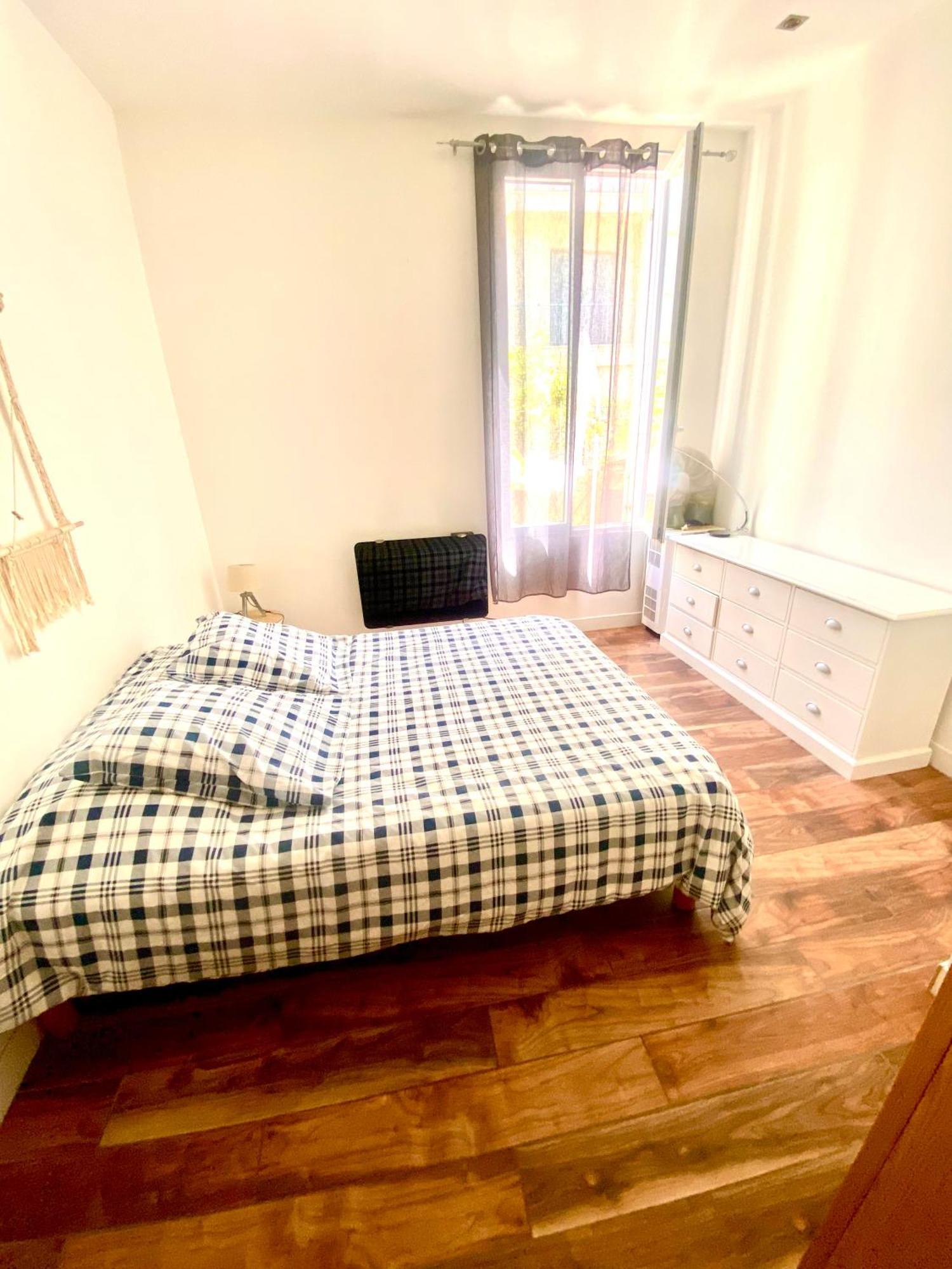 Appartement T2 En Rez-de-jardin Terrasse + Parking *